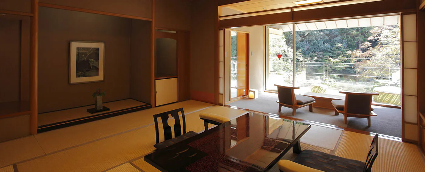 ห้องพักพร้อมระเบียงอ่างอาบน้ำวิว