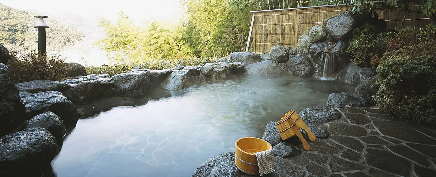 ออนเซ็นกลางแจ้งส่วนตัว หิน