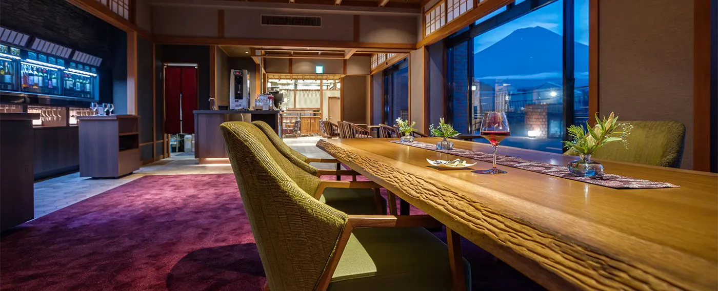 山梨ワインラウンジ