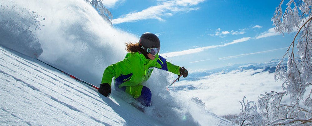 日の出とともにゲレンデへ！「ファーストトラック キャットスキー」