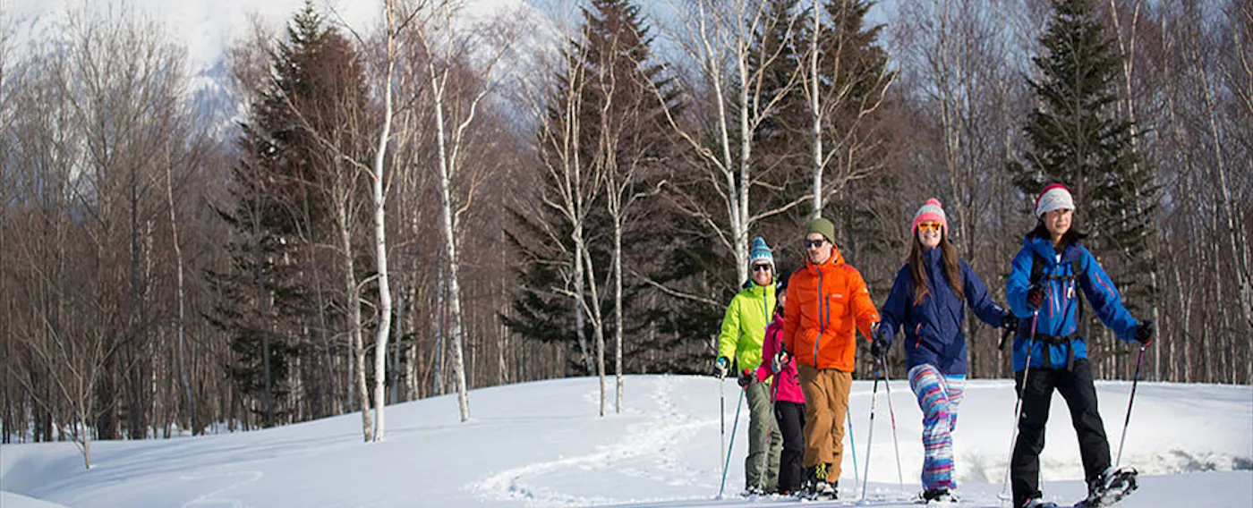 ニセコビレッジ周辺の美しい雪原を散策「スノーシューツアー」