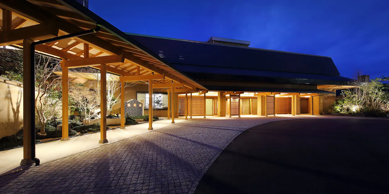 鴨川館 — 一休.comでこの宿を見る(広告)