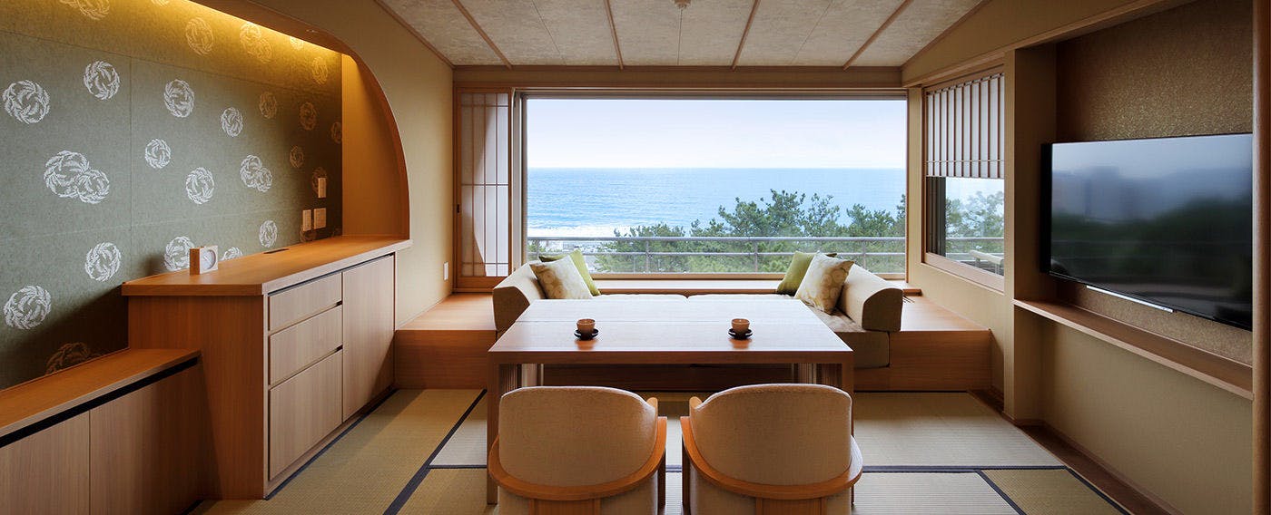 NEW：温泉半露天付和洋室（15帖＋TWベッド：6F）窓辺ダイニングタイプ