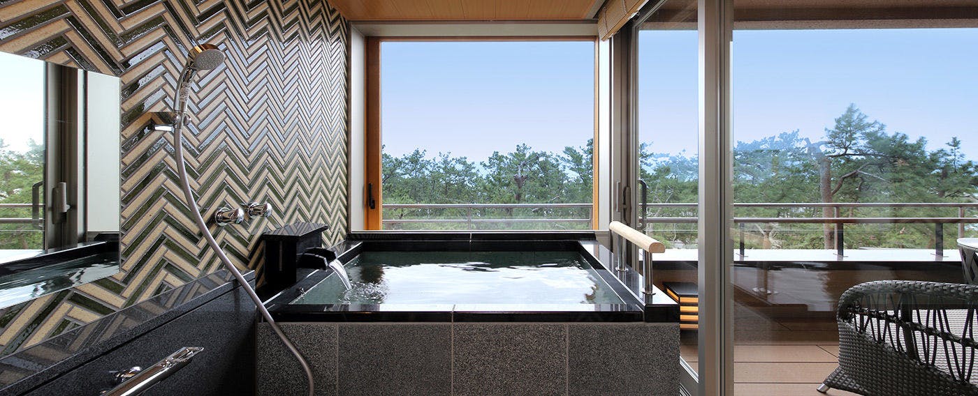 NEW：温泉半露天･テラス付和洋室（12帖＋TWベッド5F）半露天風呂