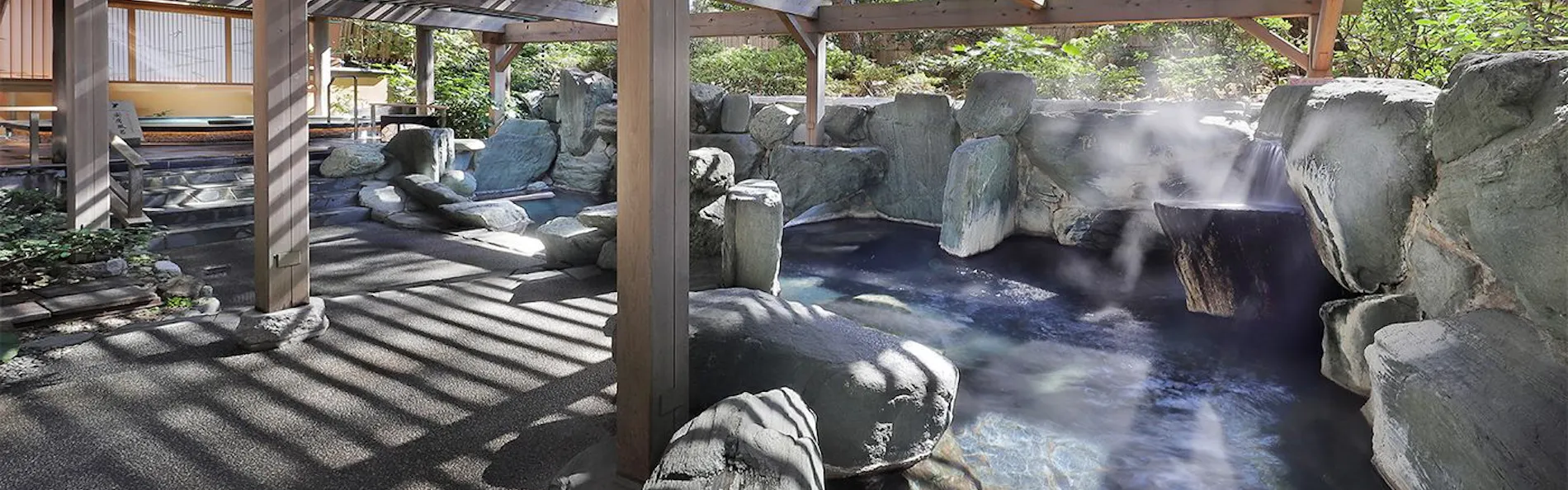 鴨川館