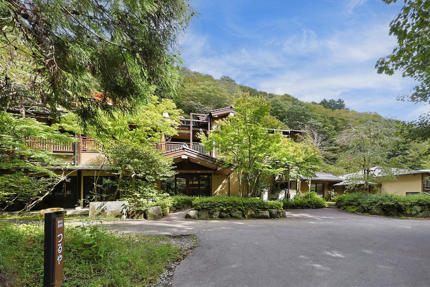 鹿覗きの湯 つるや 外観