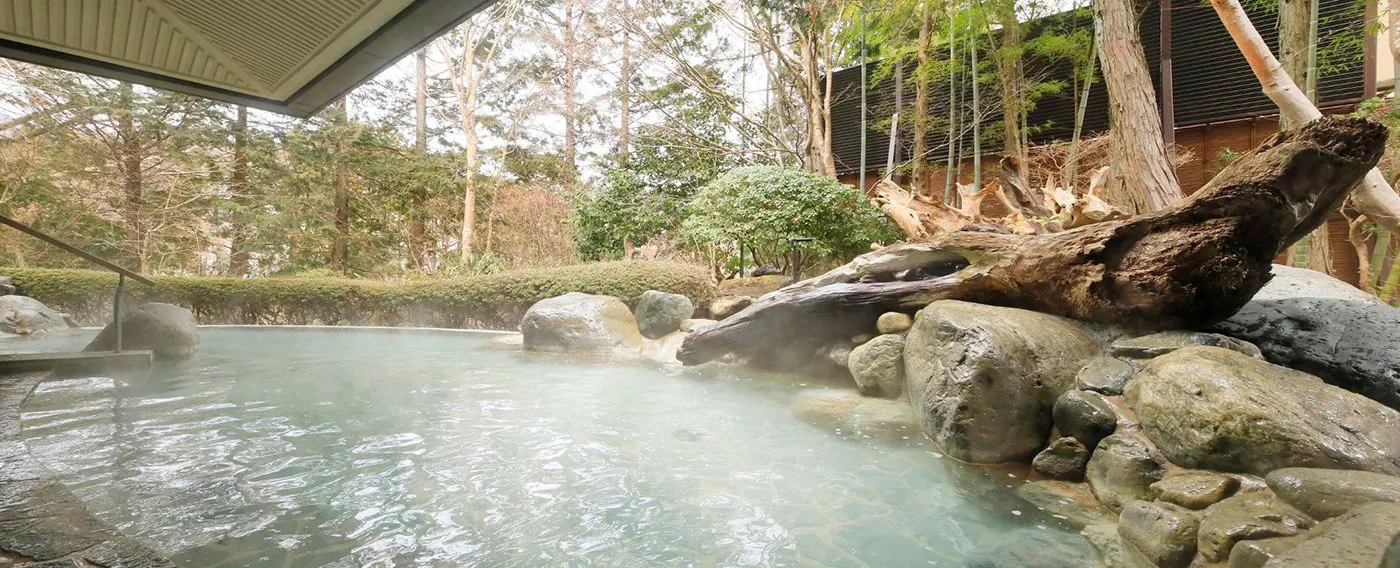 ออนเซ็นกลางแจ้ง