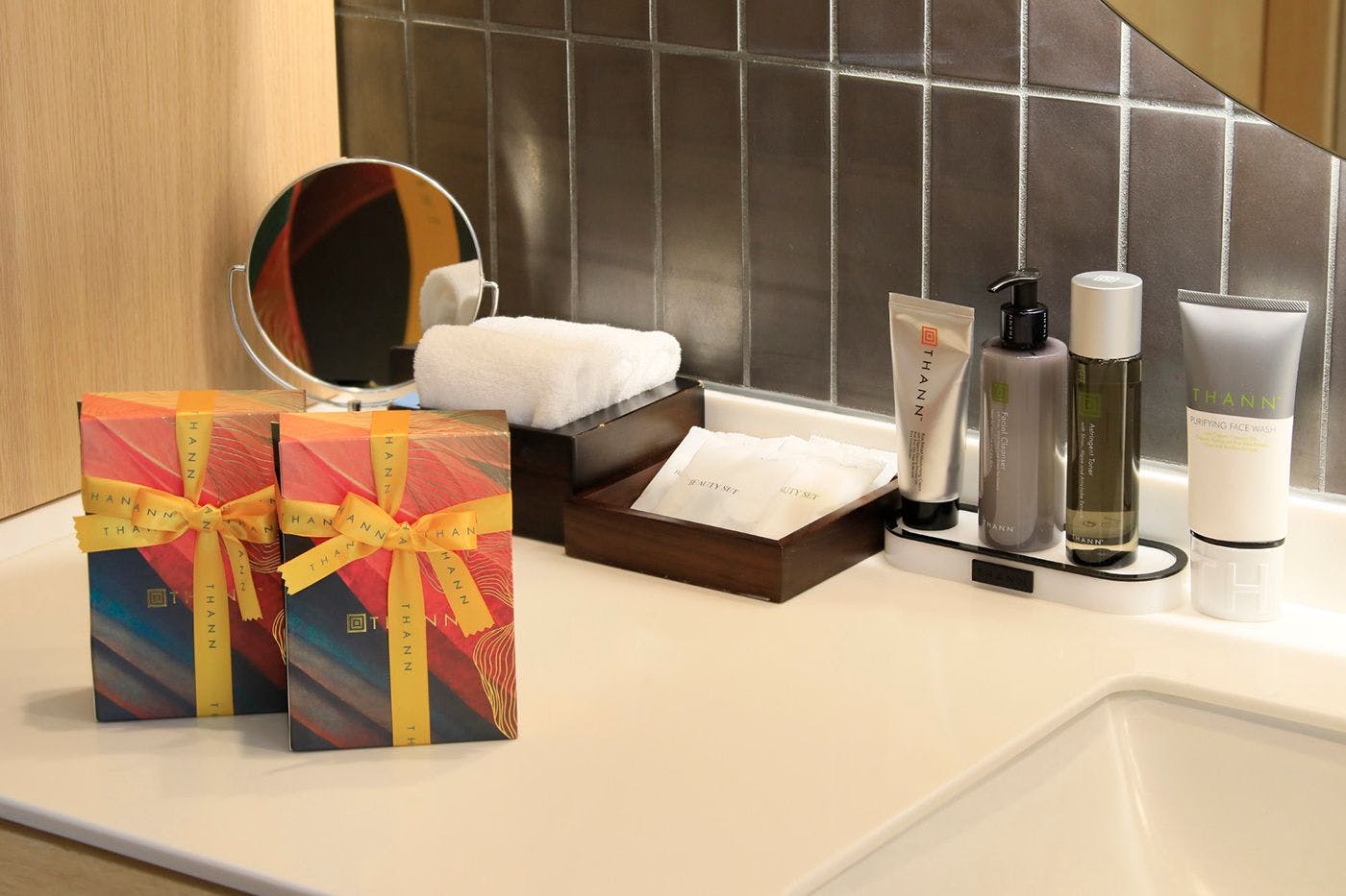 ทุกห้องพักมีสิ่งอำนวยความสะดวกจากแบรนด์สกินแคร์ธรรมชาติของไทย "THANN"