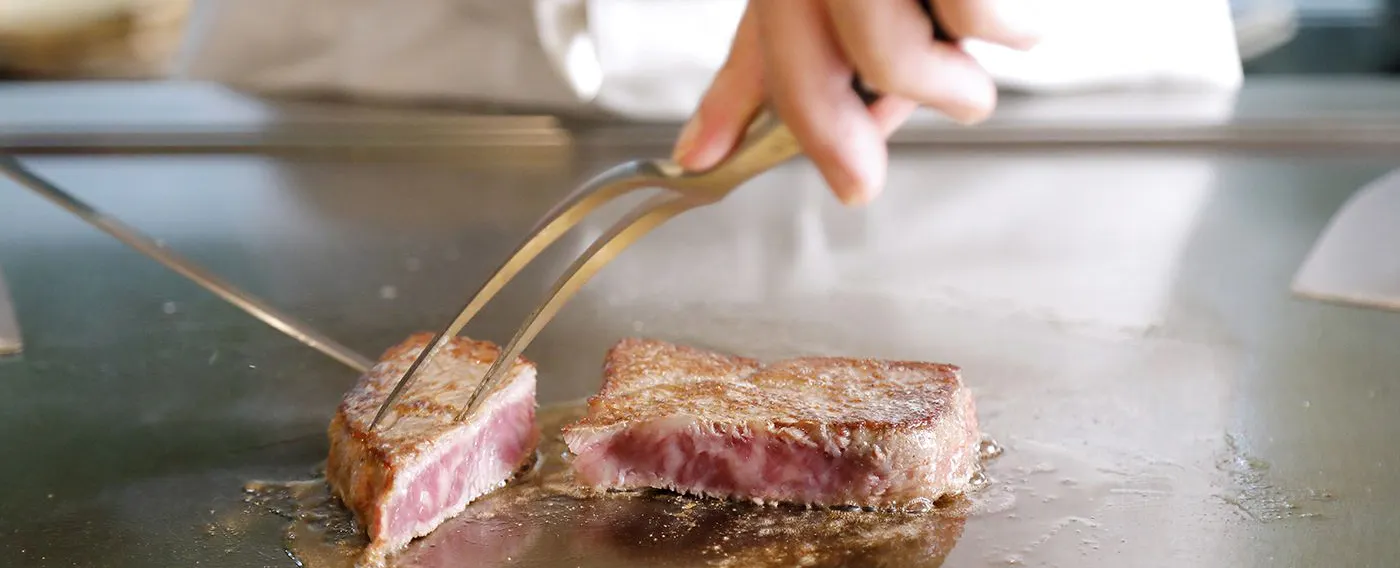 เชิญลิ้มรสเนื้อวากิวเกรดพรีเมียมที่คัดสรรโดยเชฟผู้เชี่ยวชาญ