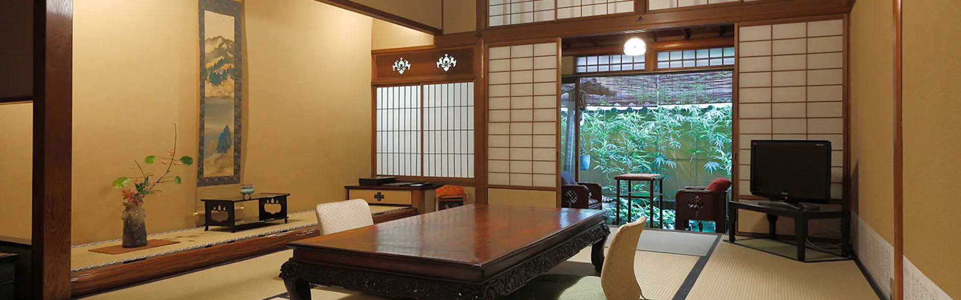 炭屋旅館