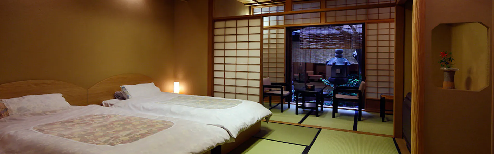 炭屋旅館