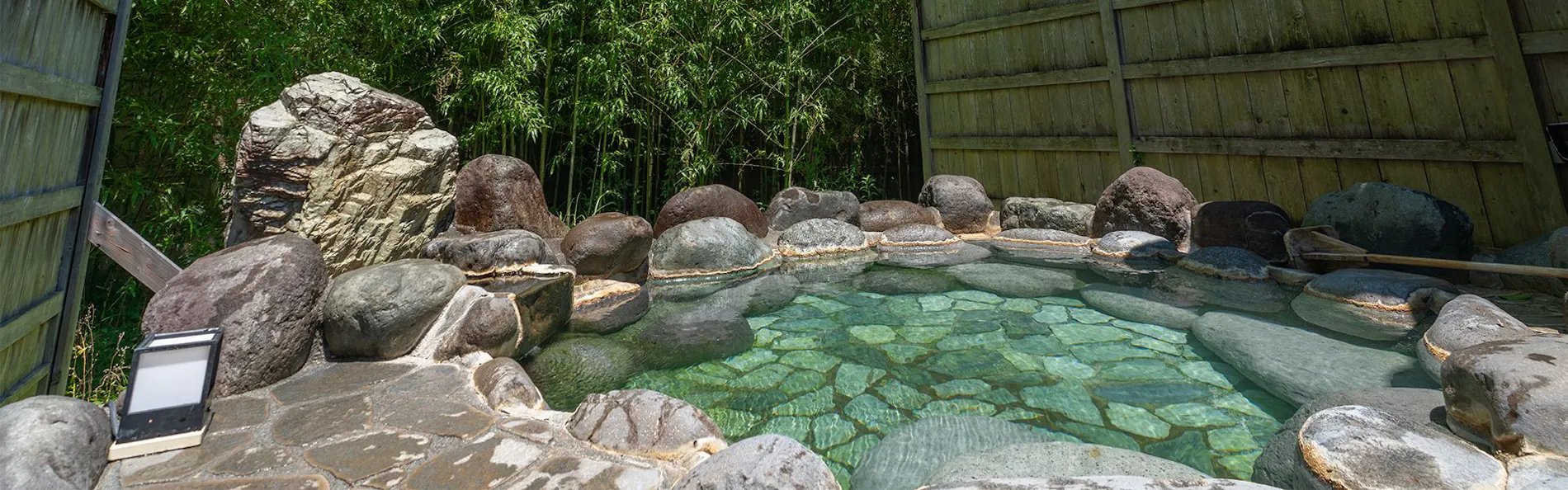 奥熱川 庭園と竹の湯宿 奈良偲の里 玉翠
