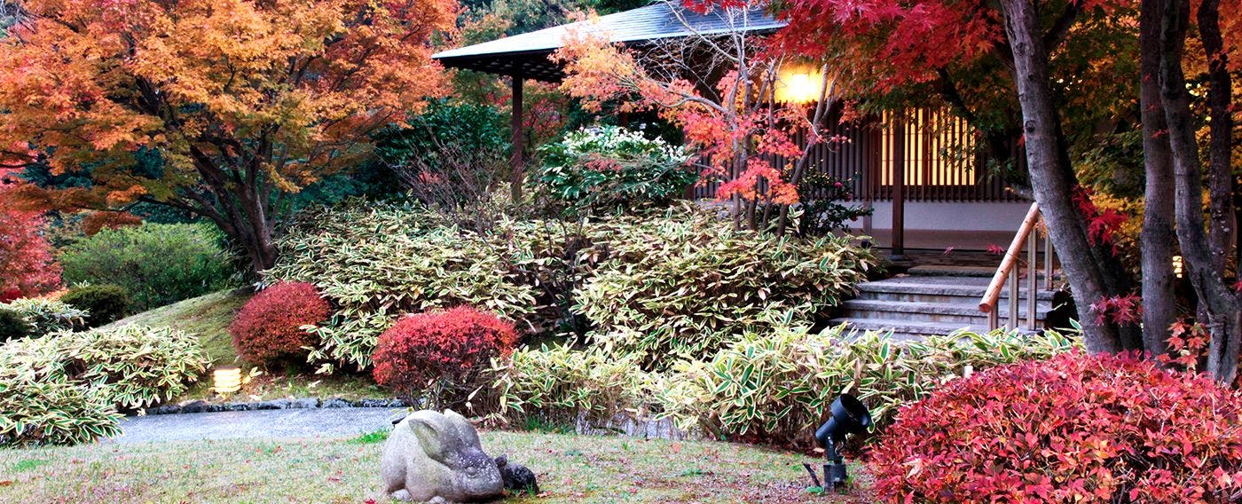 奥熱川　庭園と竹の湯宿　奈良偲の里　玉翠（ならしののさと ぎょくすい）