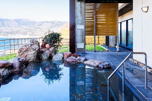 บ่อน้ำพุร้อนกลางแจ้ง