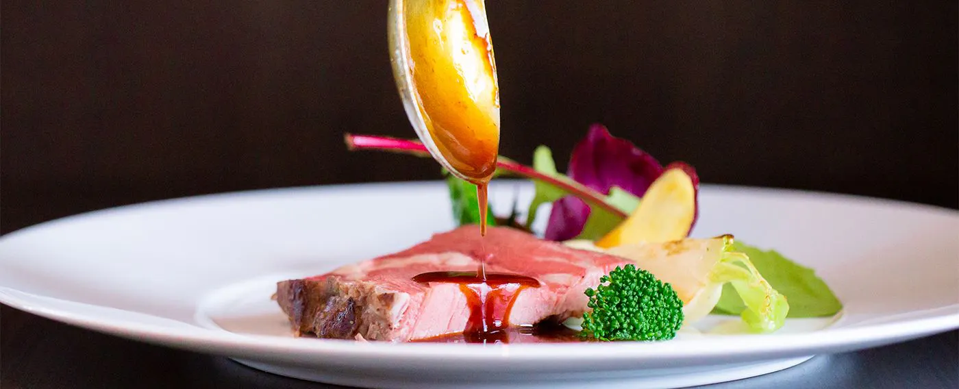 ซอสไวน์แดงสูตรลับที่ช่วยเพิ่มรสชาติให้กับเนื้ออบ