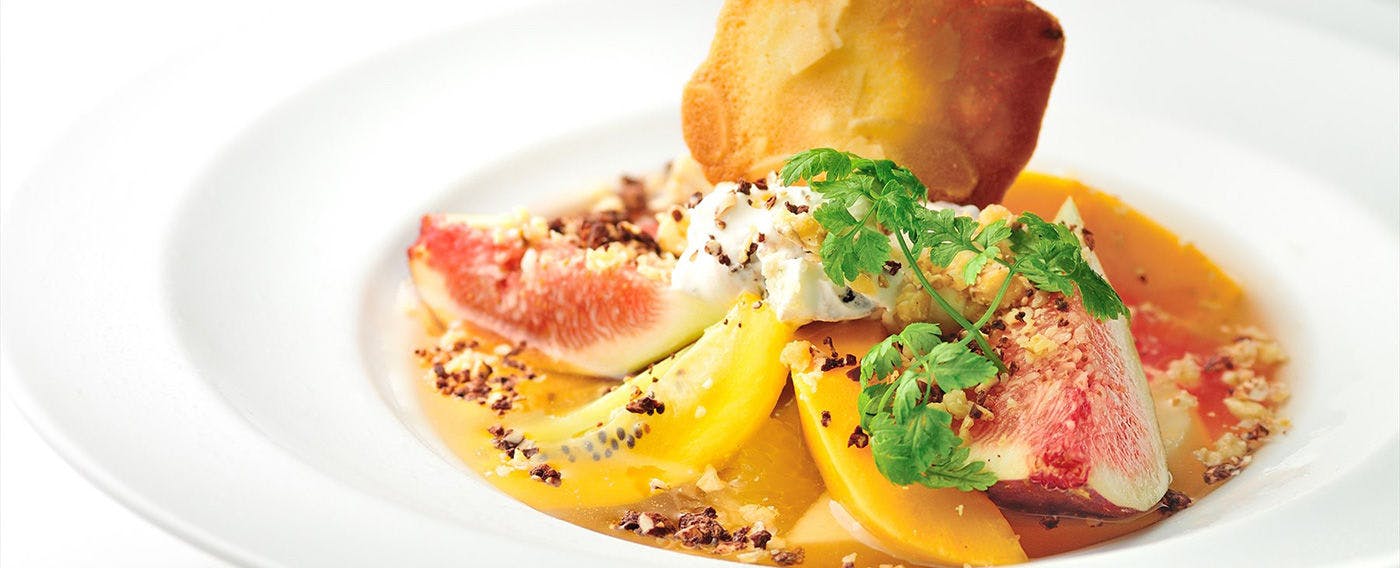 Sup buah dengan aroma umeshu