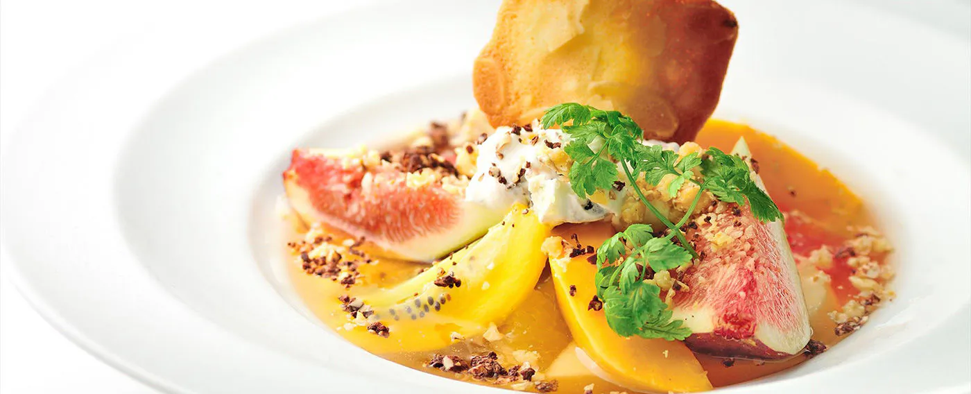 Sup buah dengan aroma umeshu