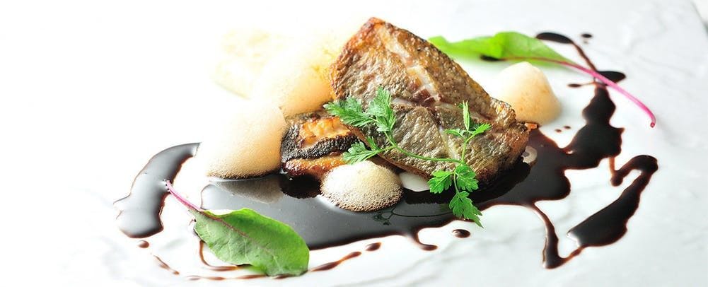 Ikan lokal dengan saus beurre blanc dan balsamik