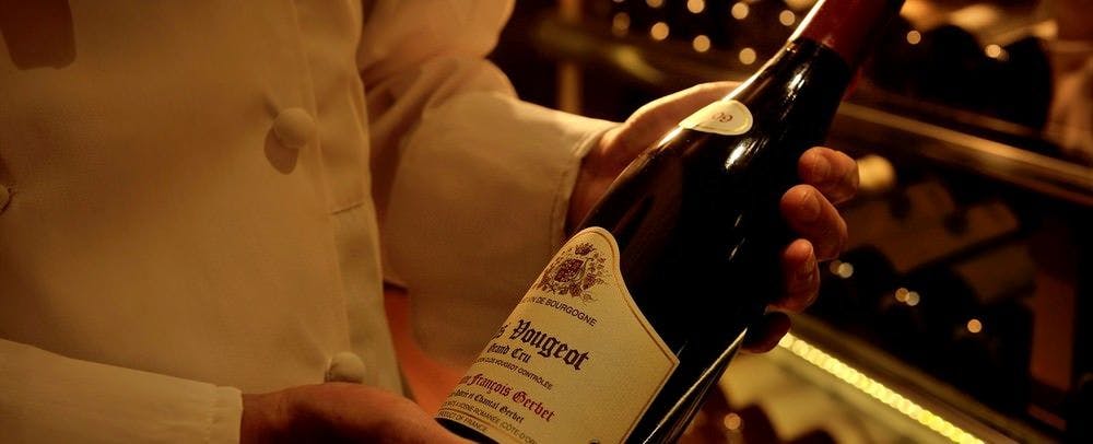 Anggur koleksi pribadi dari pemilik sekaligus koki juga dapat disediakan berdasarkan konsultasi.