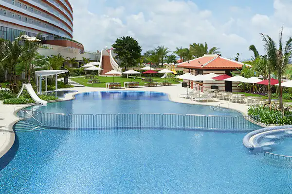 สระว่ายน้ำ