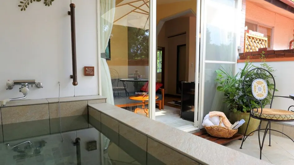 Petite Hotel C'est la Vie