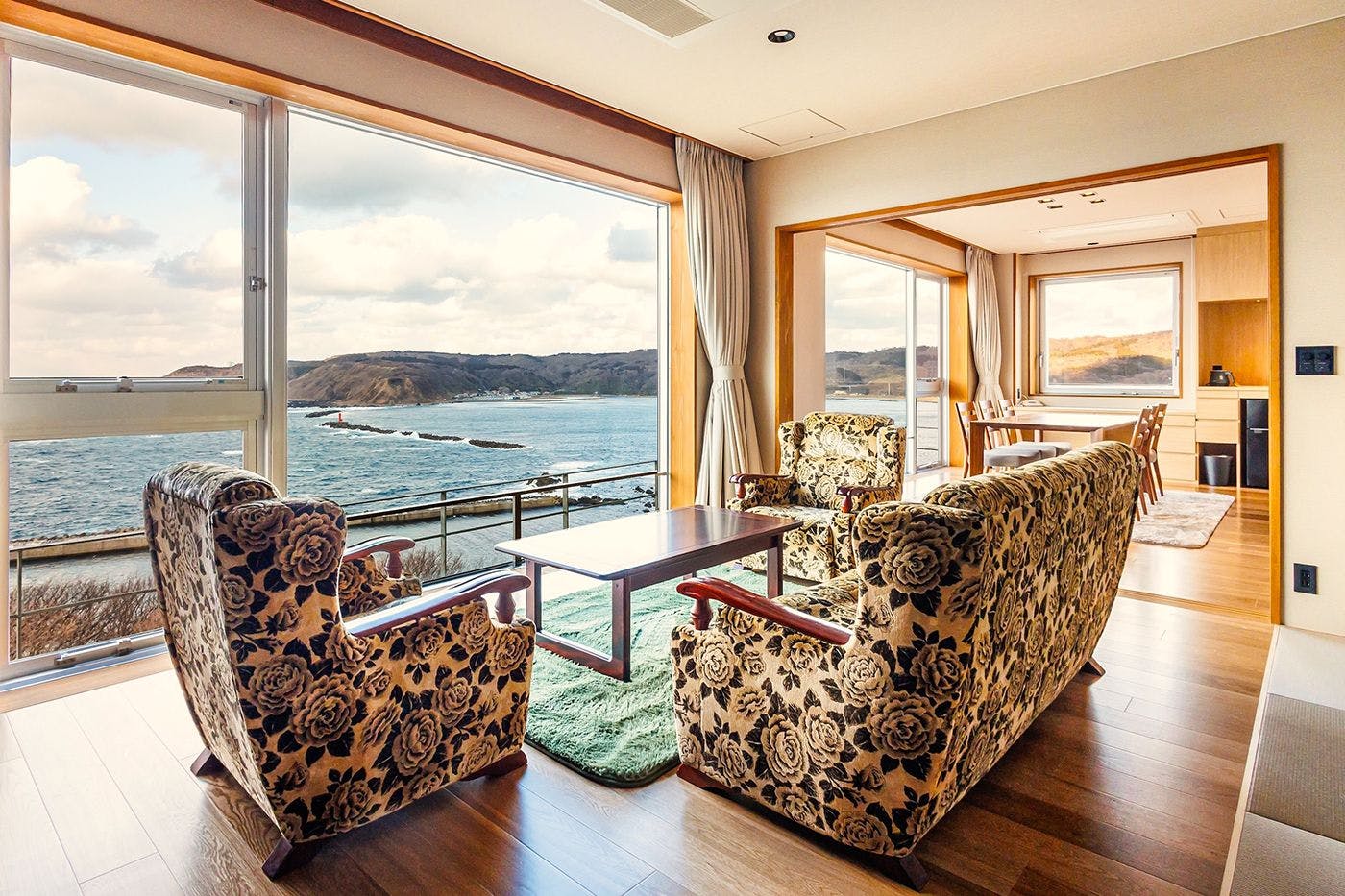 Seaside Sunset Inn Teisui - Spectacular Onsen Ryokan Overlooking Toga Bay, Oga Peninsula, Akita