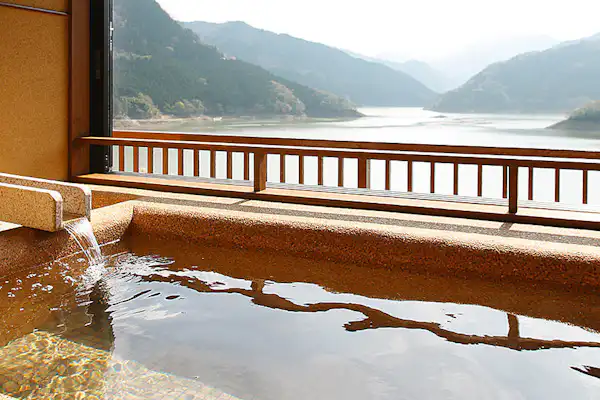 ห้องพักพร้อมอ่างอาบน้ำ