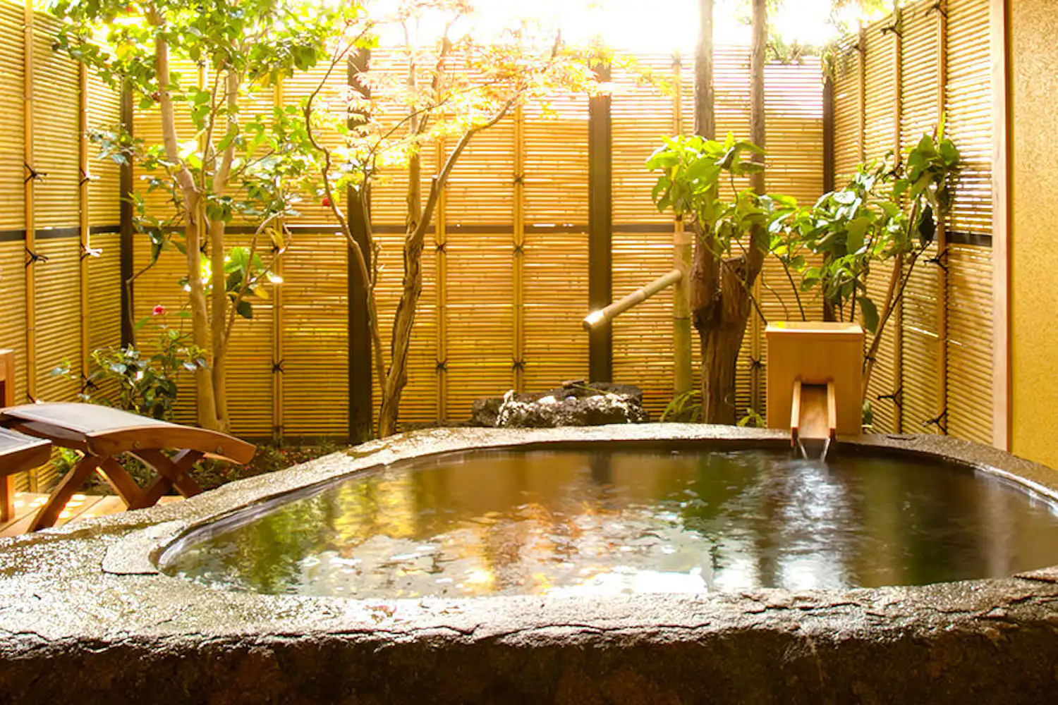 ห้องพักสไตล์ญี่ปุ่นพร้อมอ่างอาบน้ำกลางแจ้ง