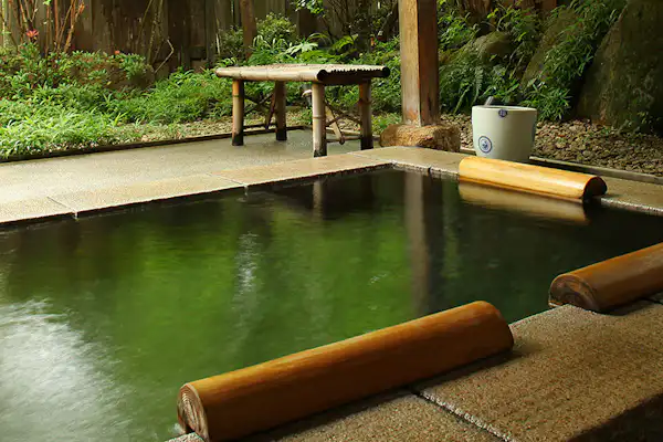 บ่อน้ำพุร้อนกลางแจ้ง