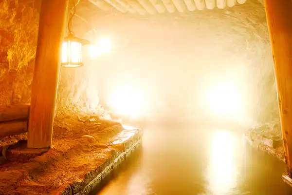 บ่อน้ำพุร้อนกลางแจ้งแบบส่วนตัว