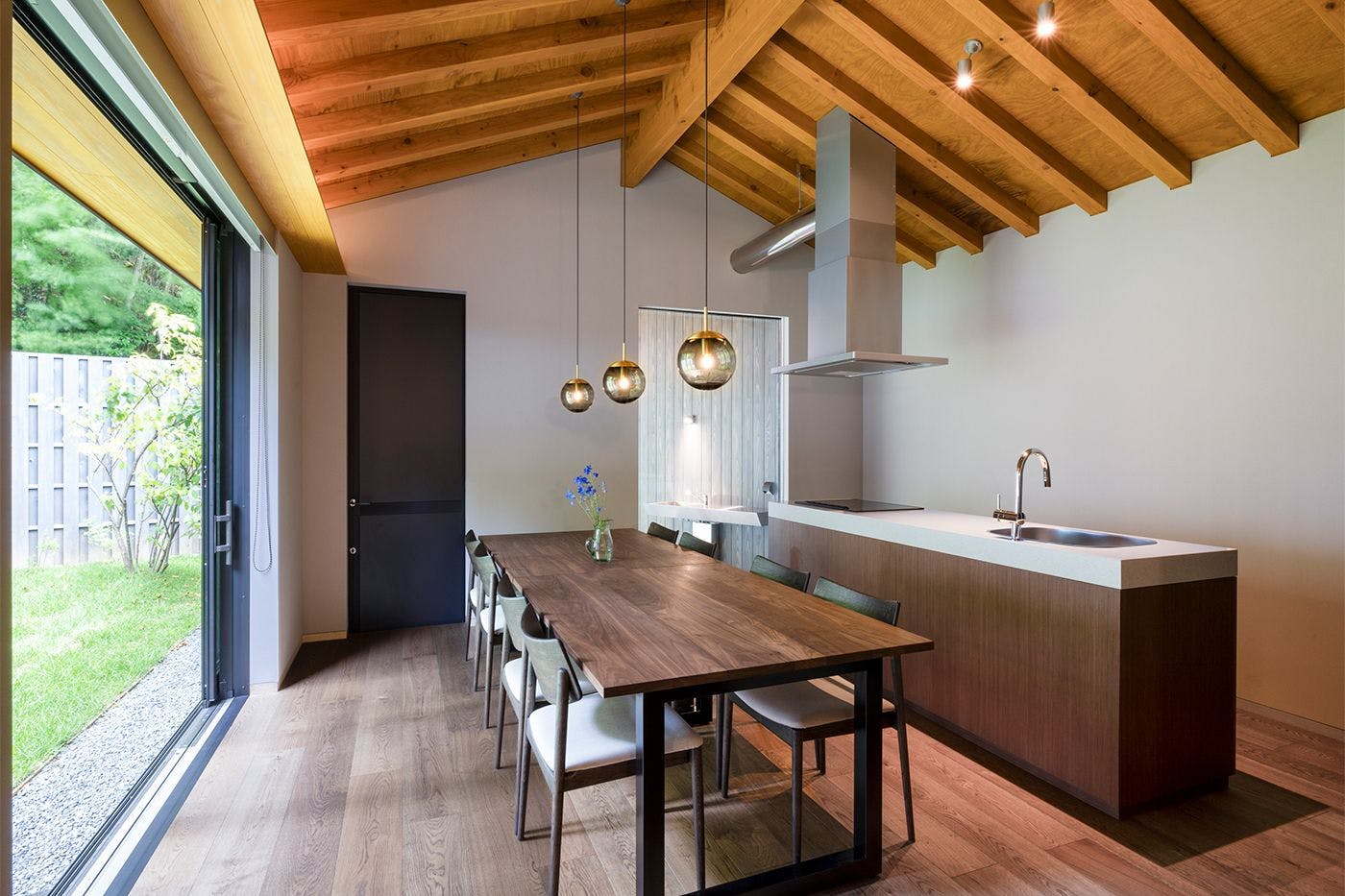 ダイニング&庭苑付きヴィラで美食を堪能する上質な滞在