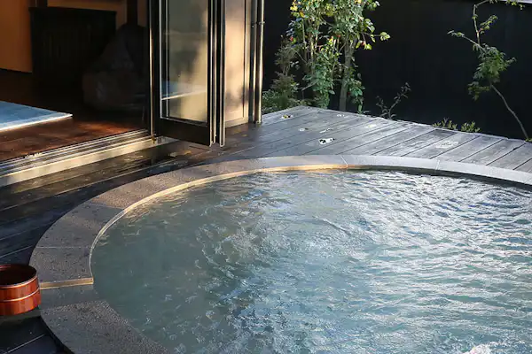 ฝันถึงบ่อน้ำพุร้อนกลางแจ้ง