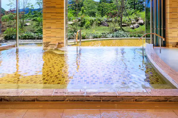 Suối nước nóng