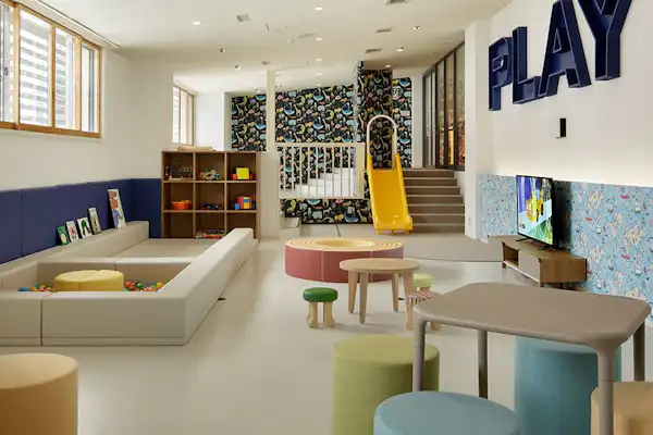 ร้านอาหาร "LIBRARY BAR"