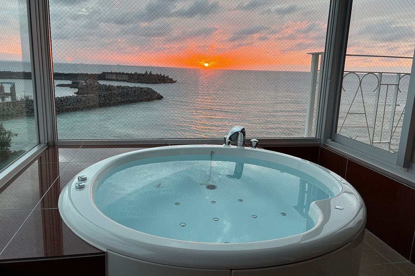 อ่างจากุซซี่ในทุกห้องพัก