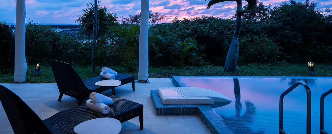 สระว่ายน้ำกลางแจ้ง