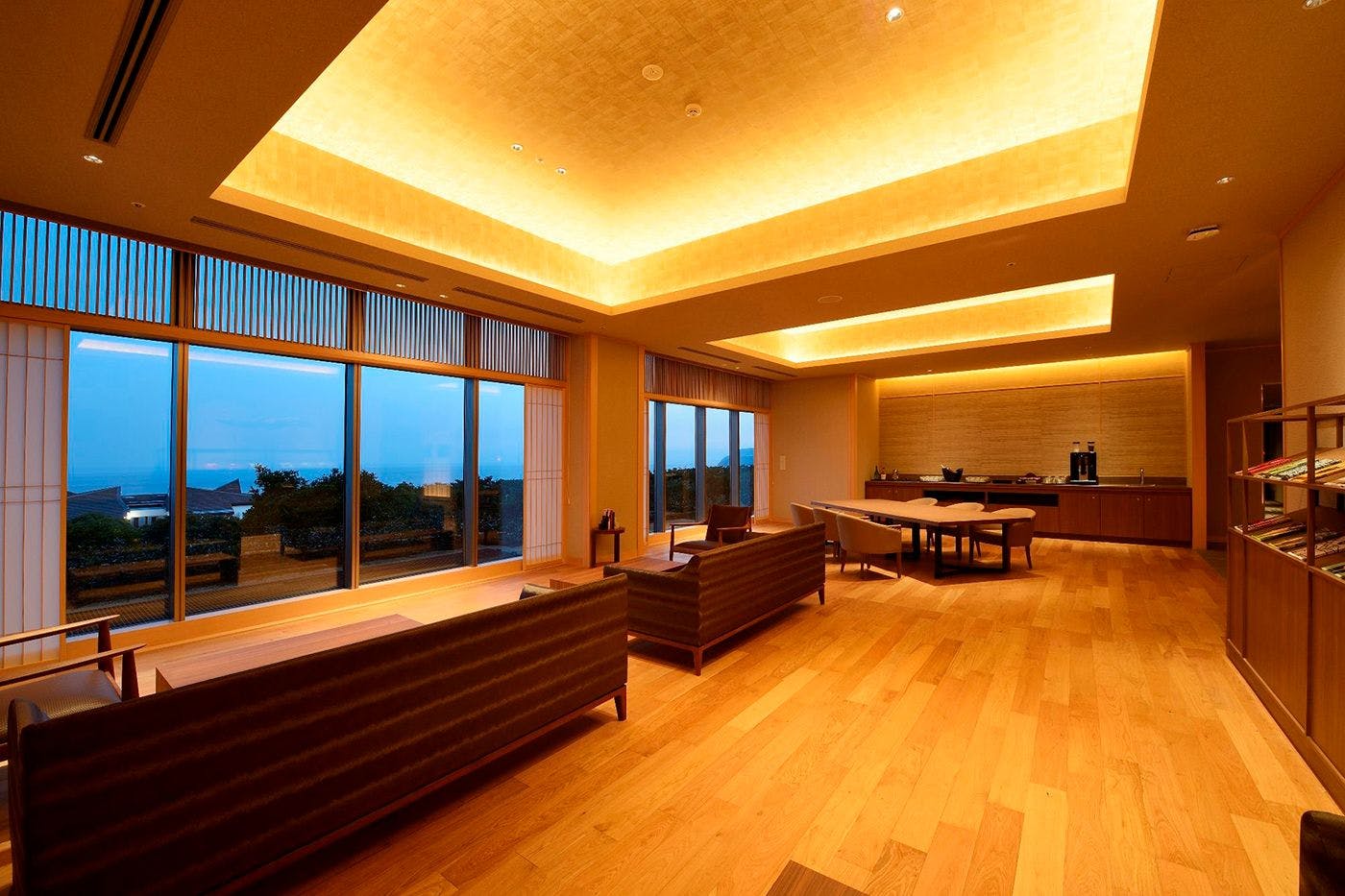 พรีเมียมเลานจ์