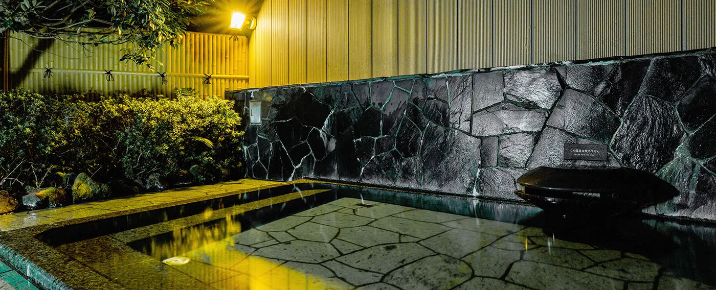 บ่อน้ำพุร้อนกลางแจ้ง “สึกิโค โนะ ยู”