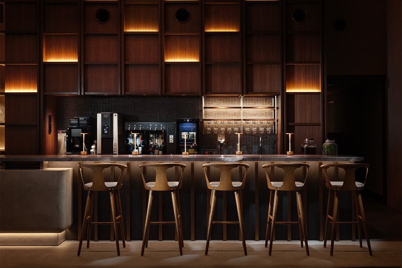 숙박자님 한정으로 음료를 즐기실 수 있는 로비 라운지