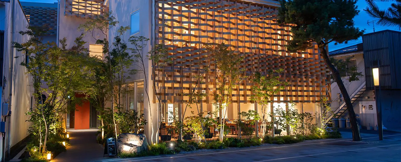 在出云大社参道沿迎接各位宾客