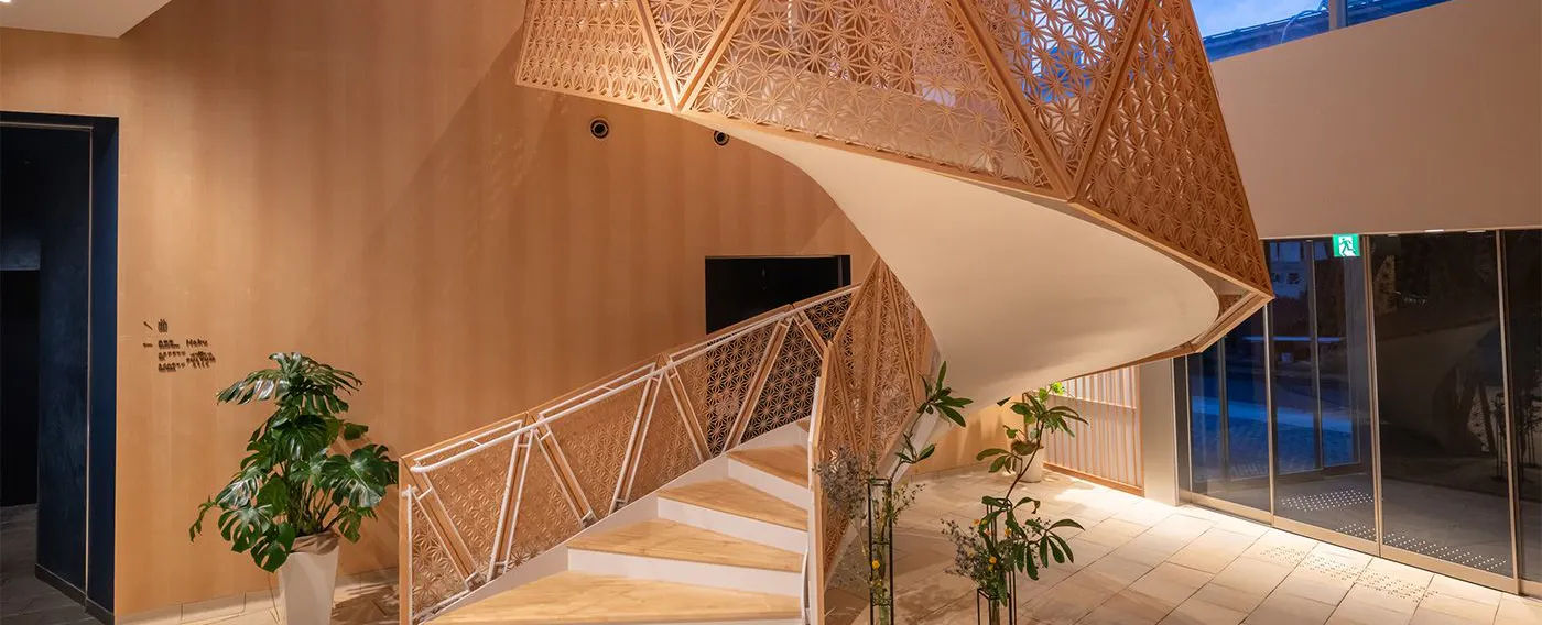 螺旋楼梯装饰有组子工艺。