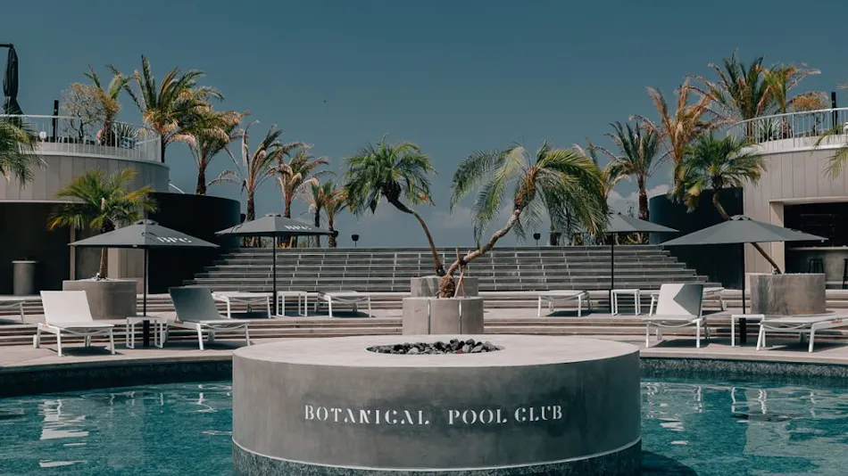 BOTANICAL POOL CLUB