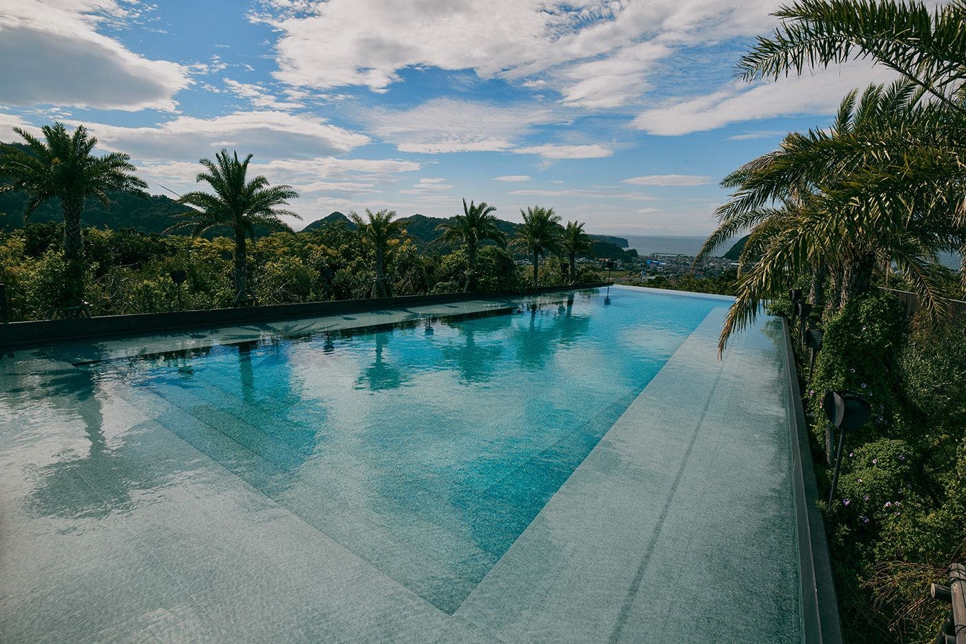 BLACK POOL