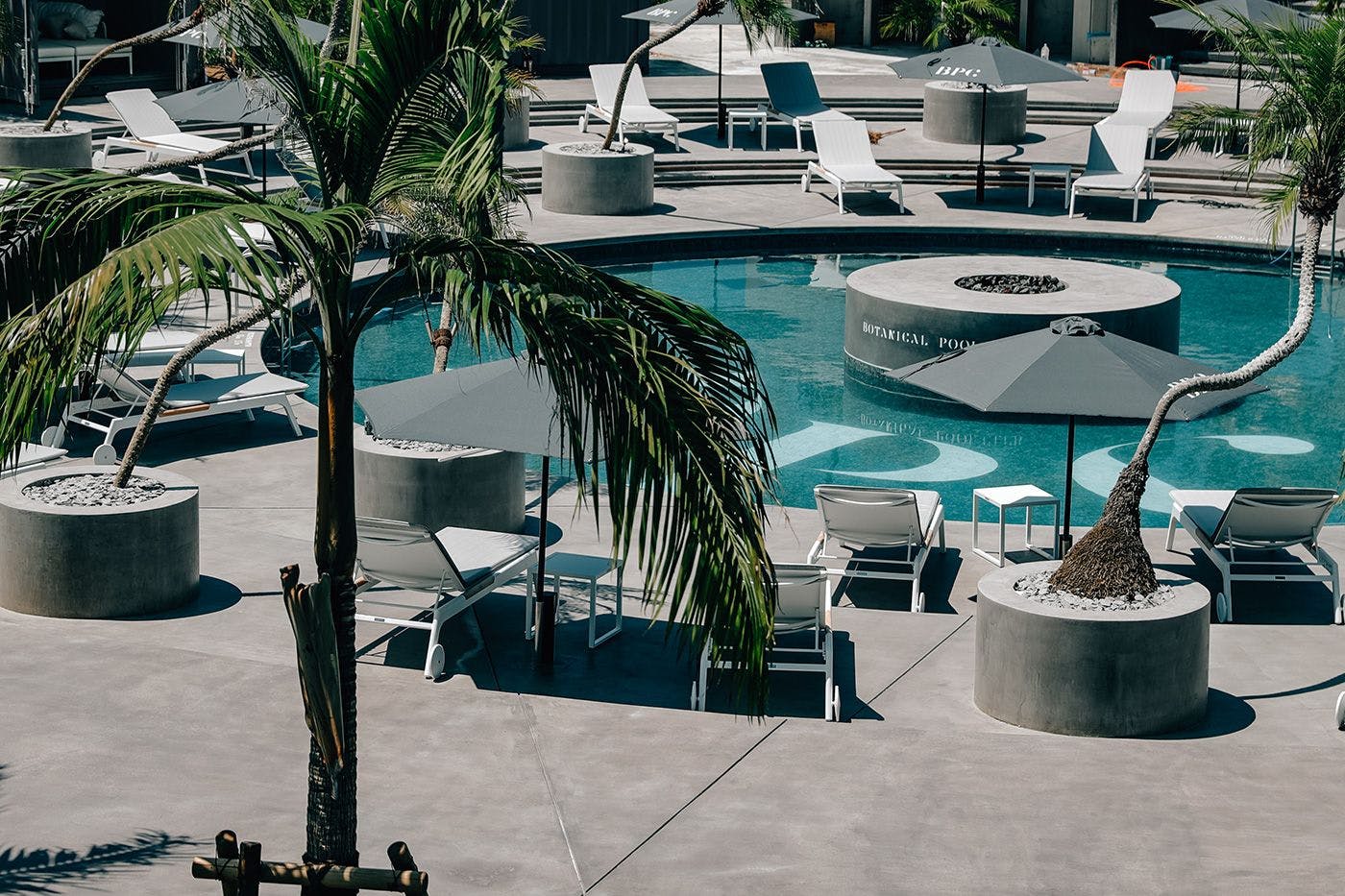 SIGNATURE POOL