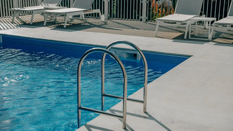 BOTANICAL POOL CLUB
