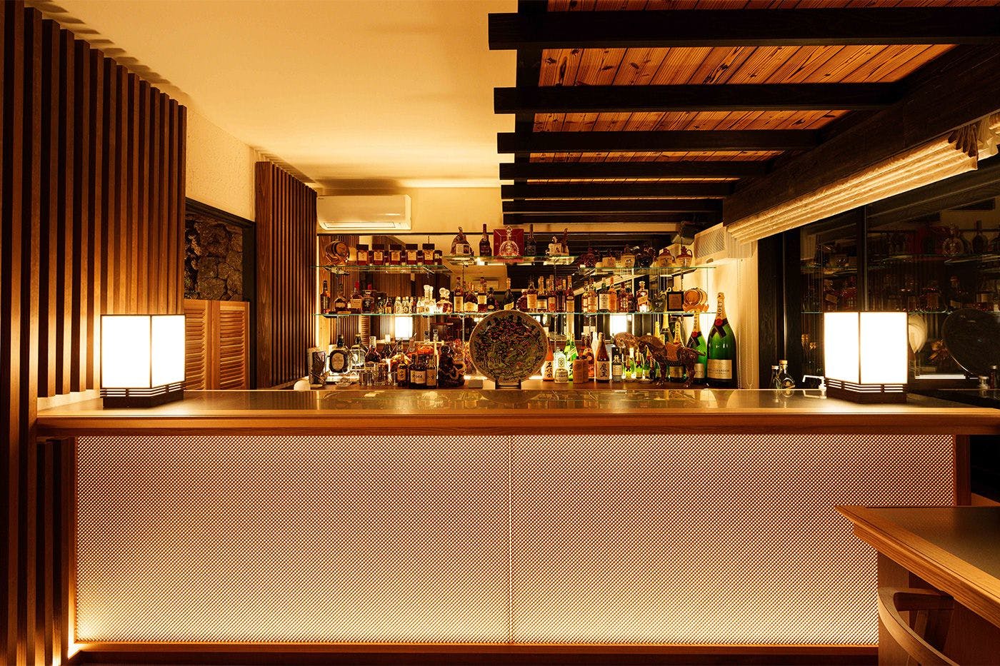 ร้านอาหารและเลานจ์