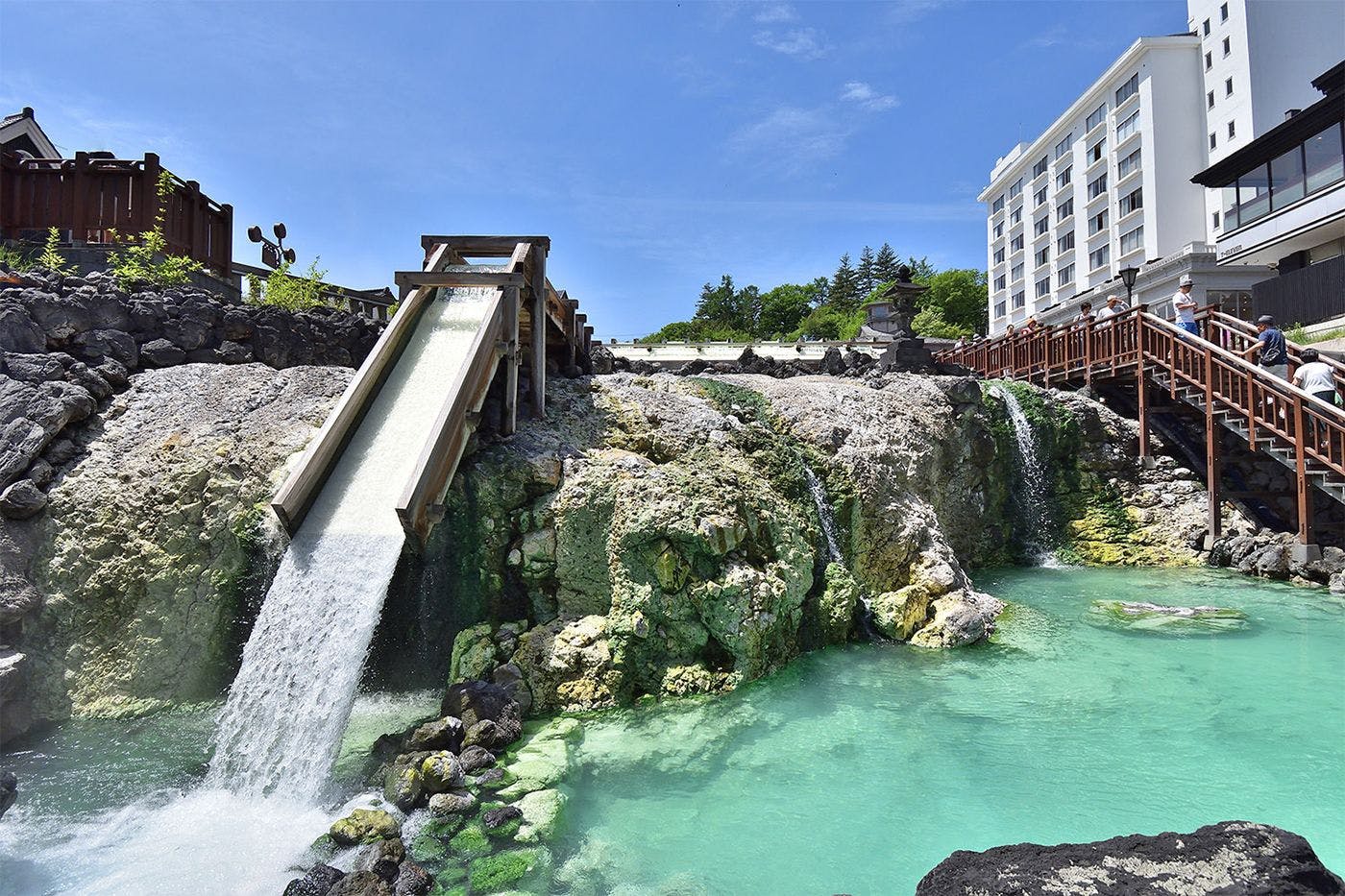 本館的溫泉源泉「湯畑」