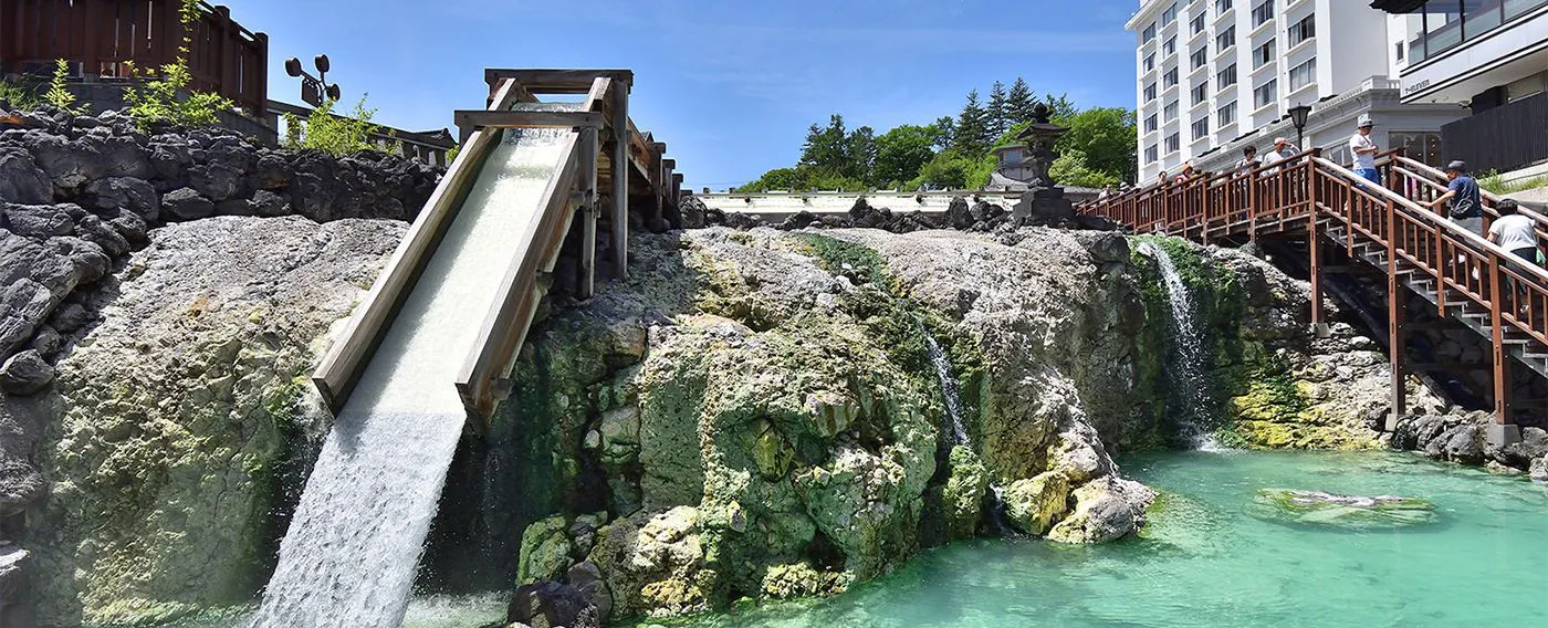 本館的溫泉源泉「湯畑」