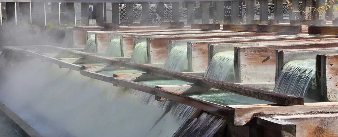 本館的溫泉源泉「湯畑」