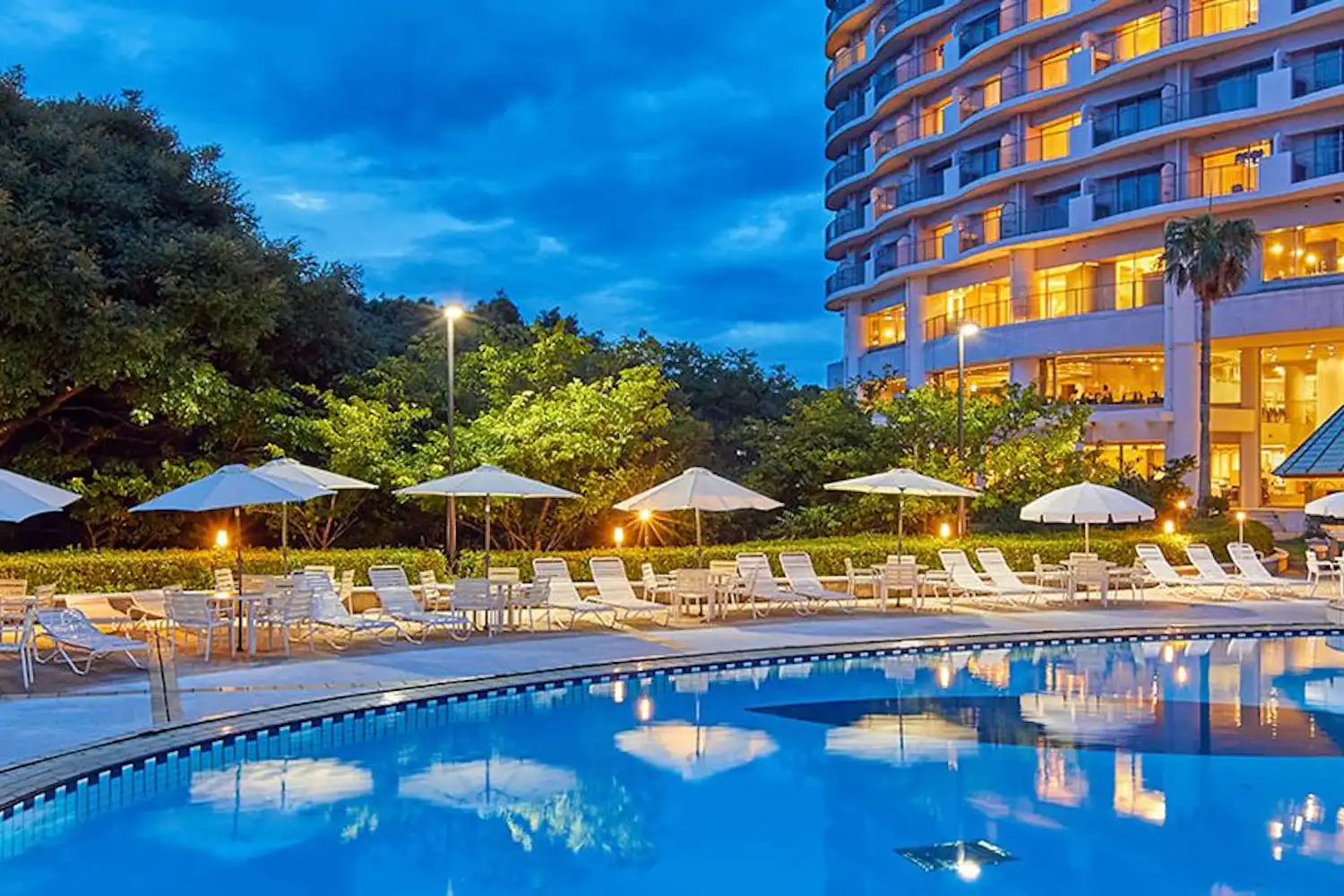 สระว่ายน้ำ